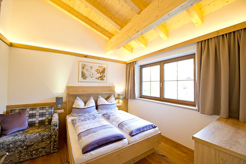 Schlafzimmer im Tiroler Madl
